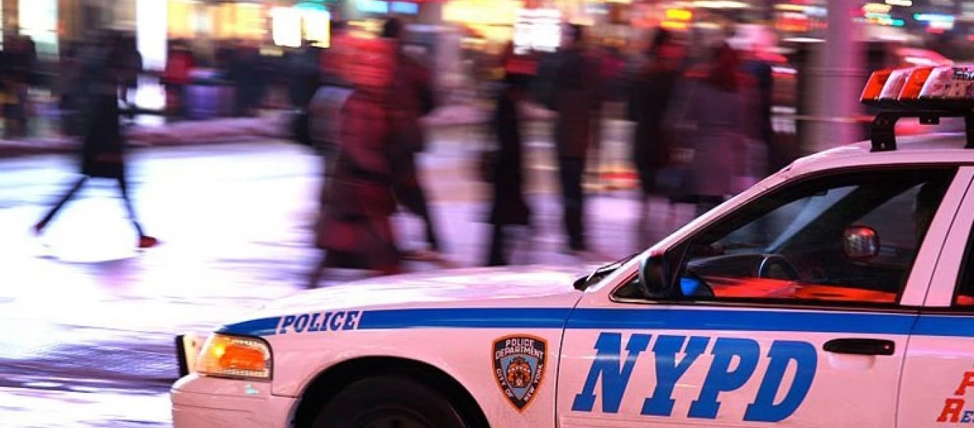 Νέα Υόρκη: Δείτε τη στιγμή που άγνωστος επιτίθεται με οξύ σε φοιτήτρια (βίντεο)